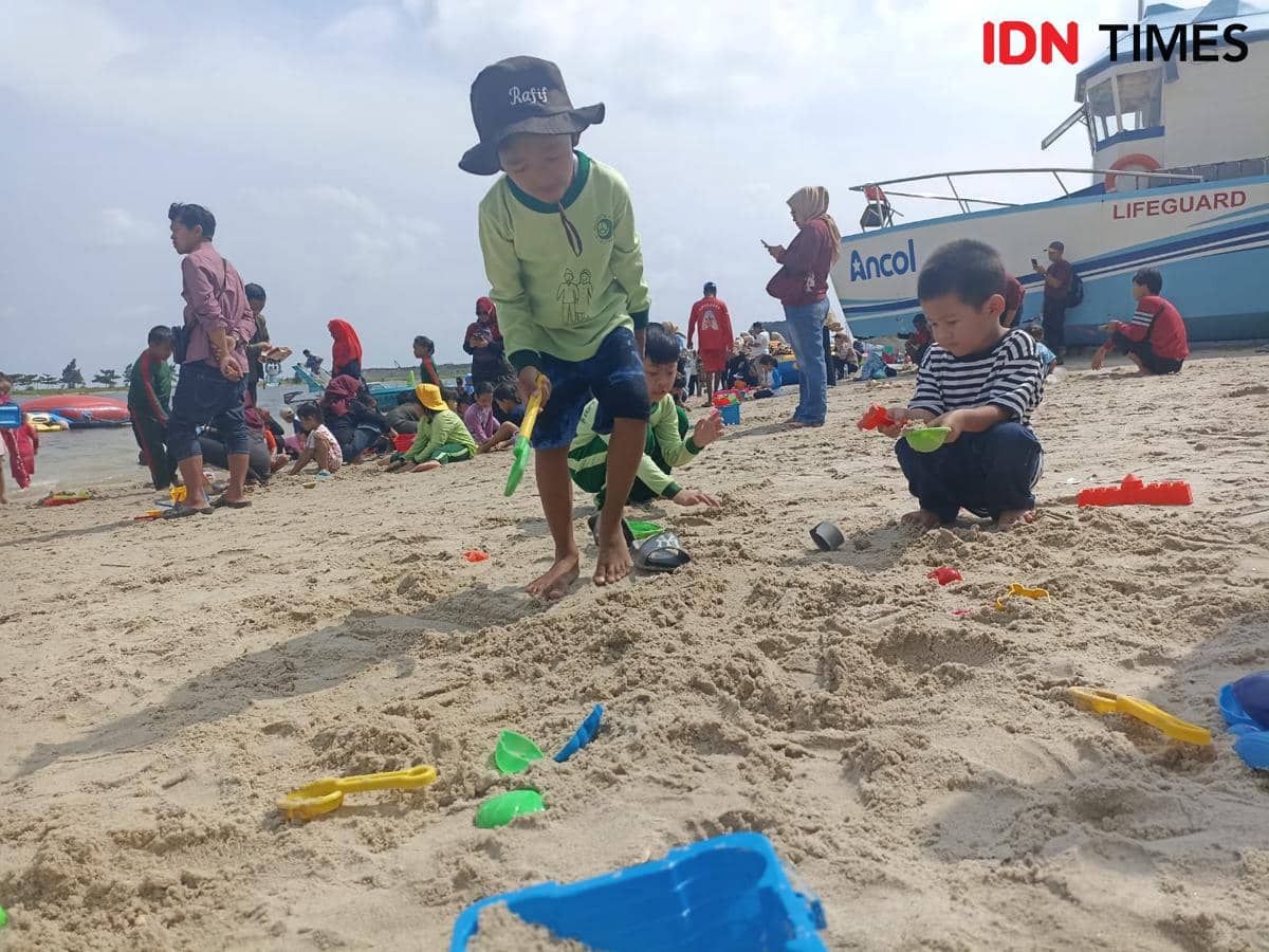 Ilustrasi Ancol pantai Ancol.