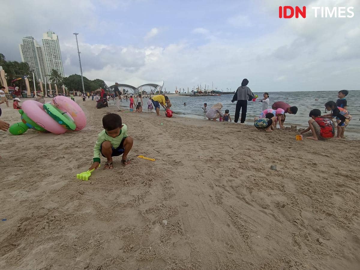 Potret Pantai Ancol, Jakarta Utara