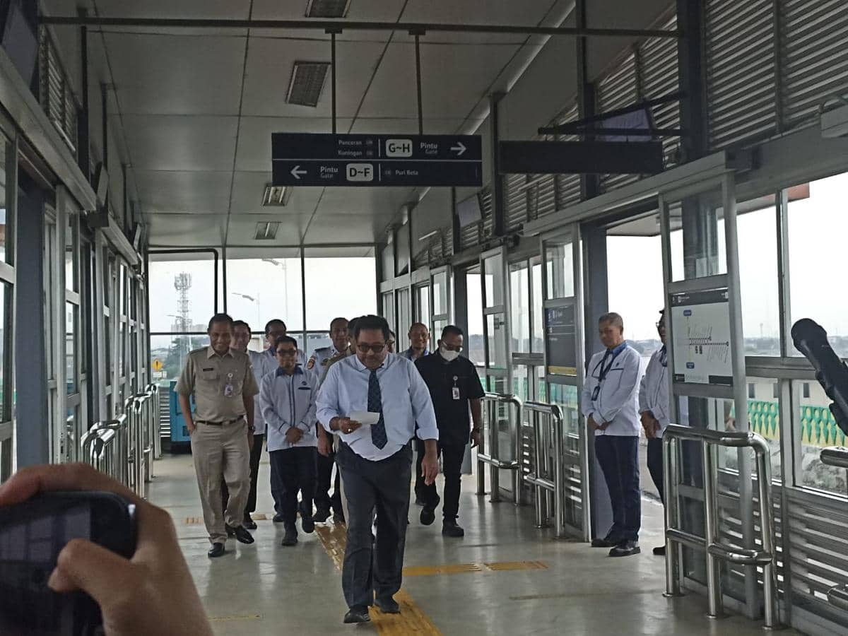 Wakil Gubernur (Wagub) DKI Jakarta, Rano Karno, meninjau Pasar Cipulir di Jakarta Selatan.