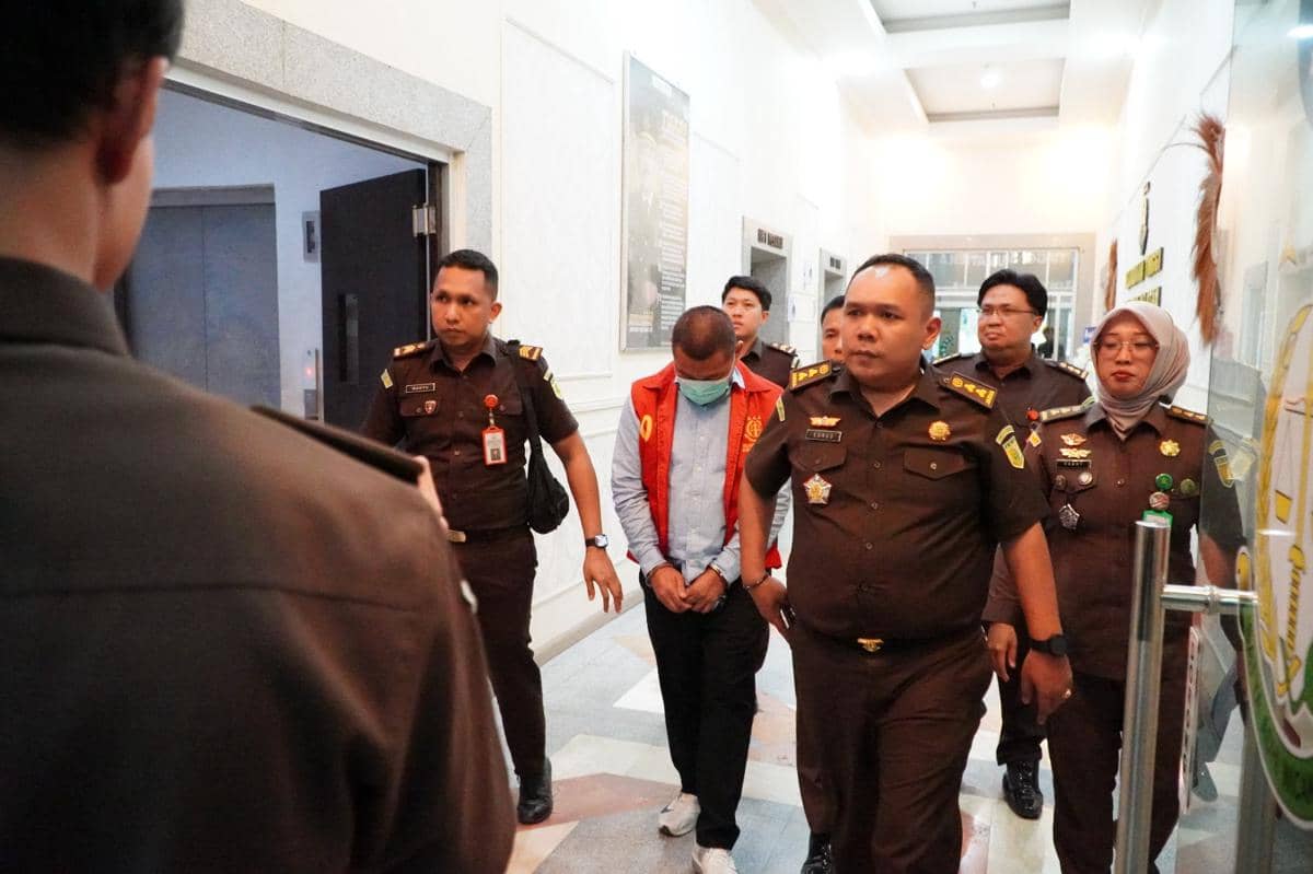 Penyidik Pisdus Kejati Sumsel menetapkan tiga orang tersangka kasus korupsi pendistribusian semen di Sumsel (Dok: Kejati Sumsel)