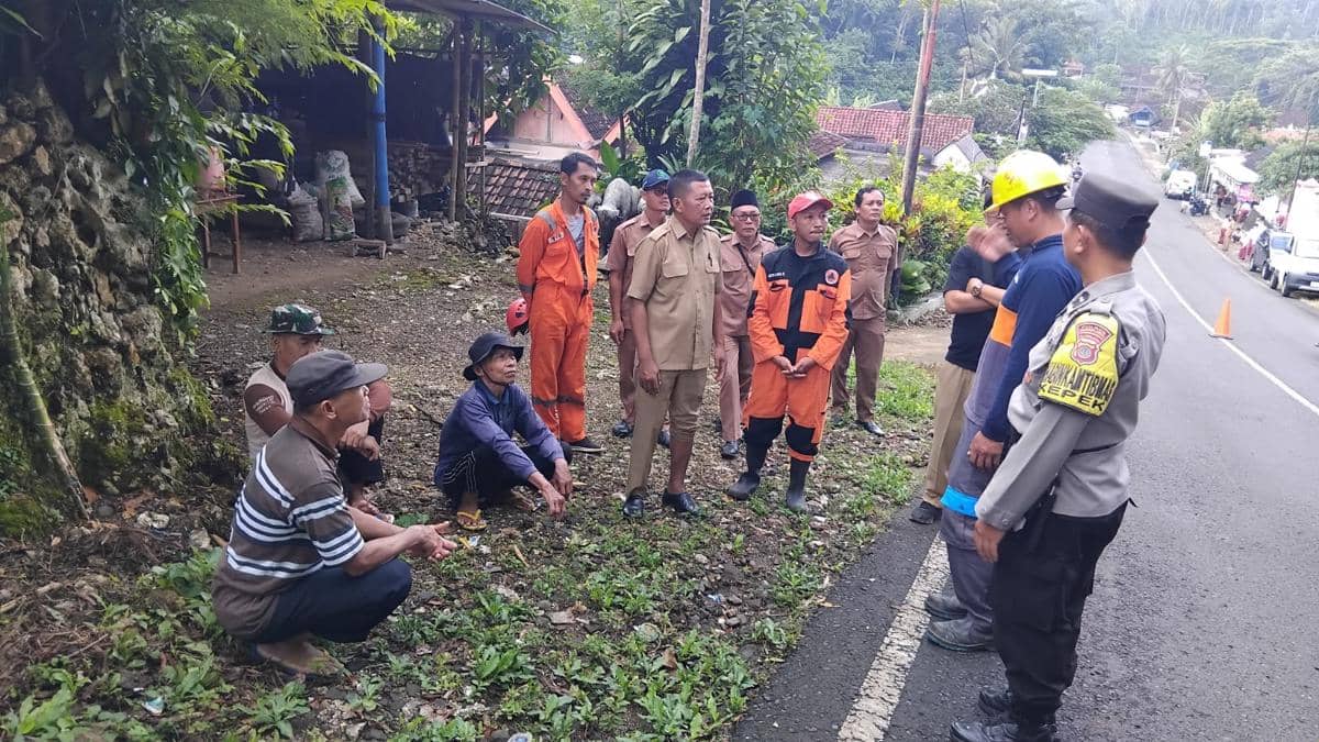 pln, rabas-rabas, petugas pln, siaga listrik