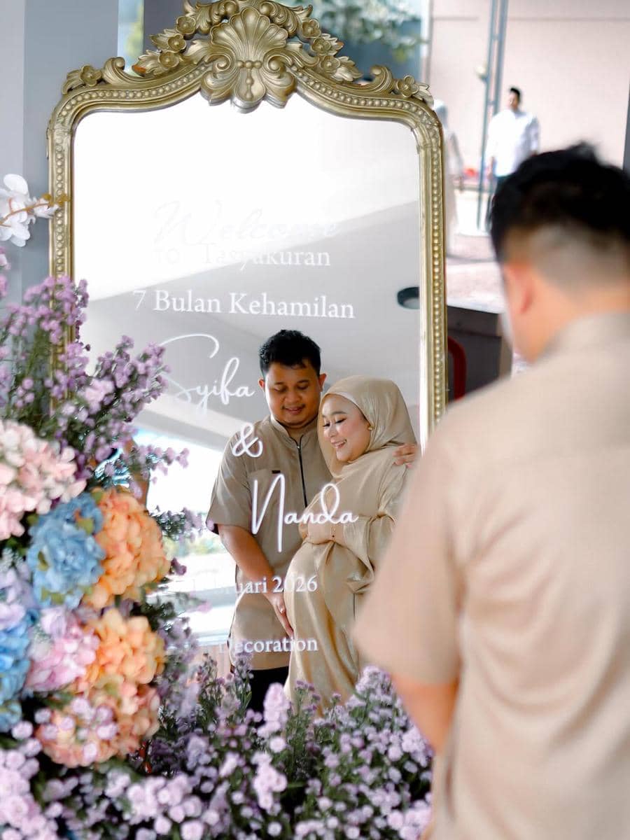 Tujuh bulanan kehamilan ketiga Syifa Nuraini adik Ayu Ting Ting. 