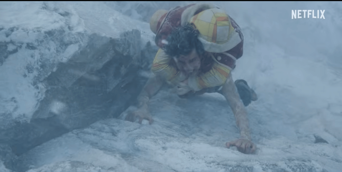 Luffy dan Nami memanjat (Dok. Netflix/One Piece) 