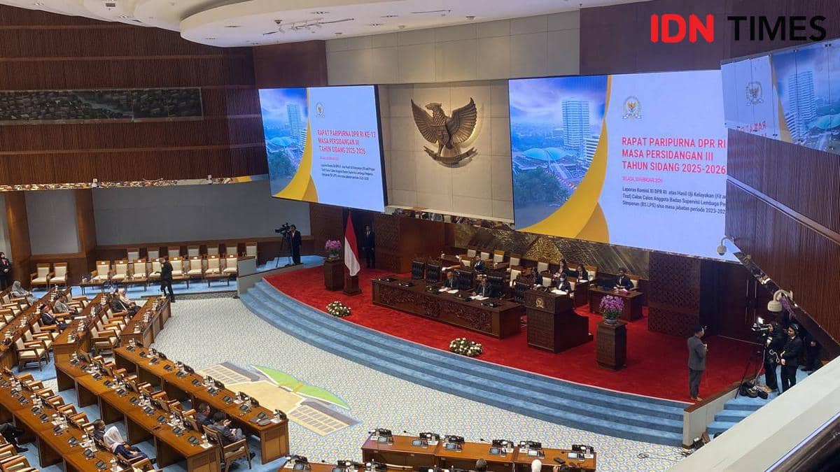 DPR RI gelar Rapat Paripurna (Rapur) ke-13 Masa Sidang III Tahun 2025/2026 di Kompleks Parlemen, Senayan, Jakarta Pusat, Selasa (10/2/2026).