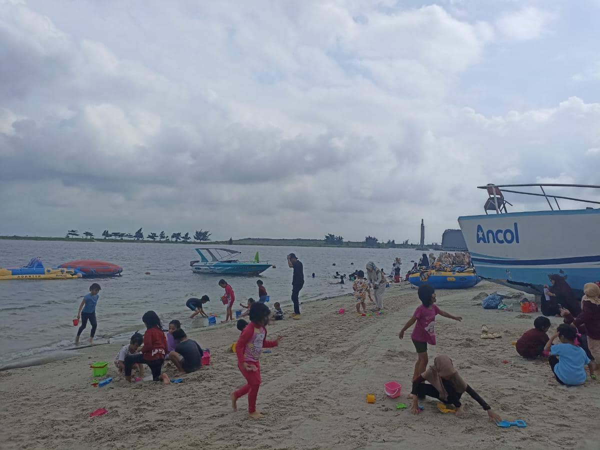 Ribuan Warga Serbu Ancol Saat Libur Lebaran, Pantai Jadi Favorit