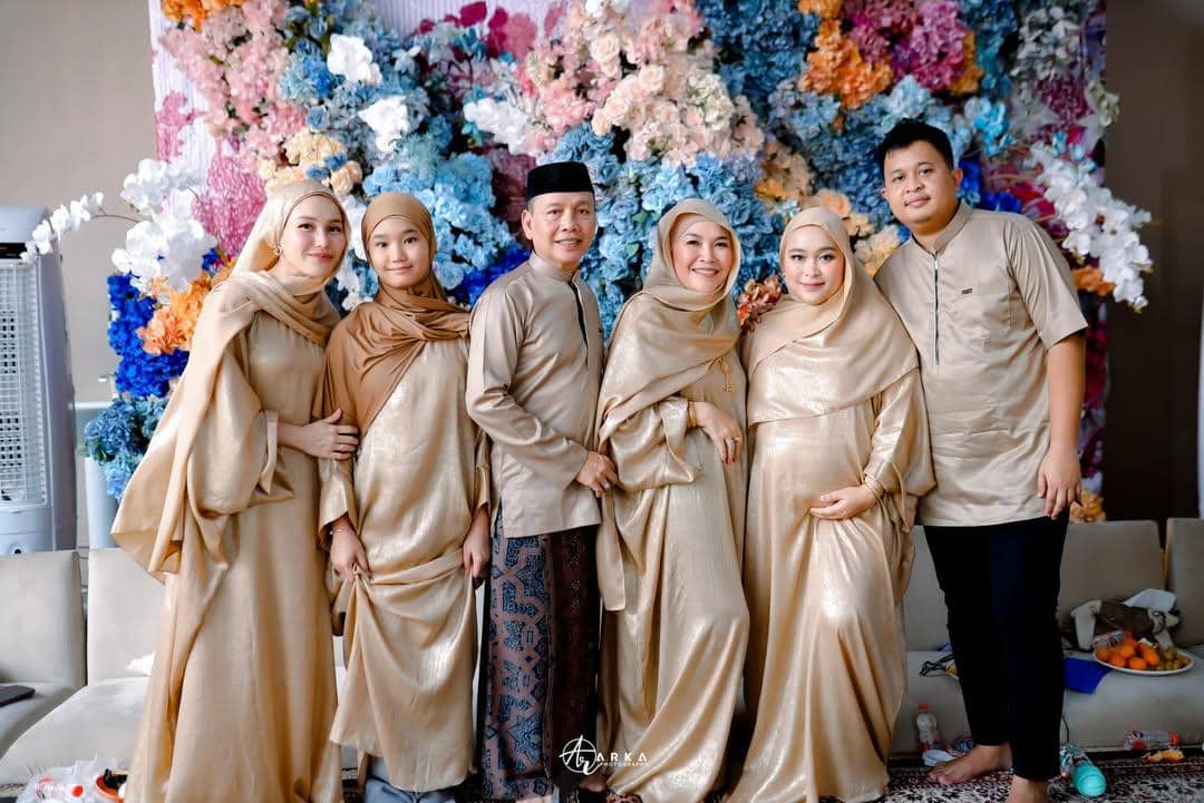 Tujuh bulanan kehamilan ketiga Syifa Nuraini adik Ayu Ting Ting. 