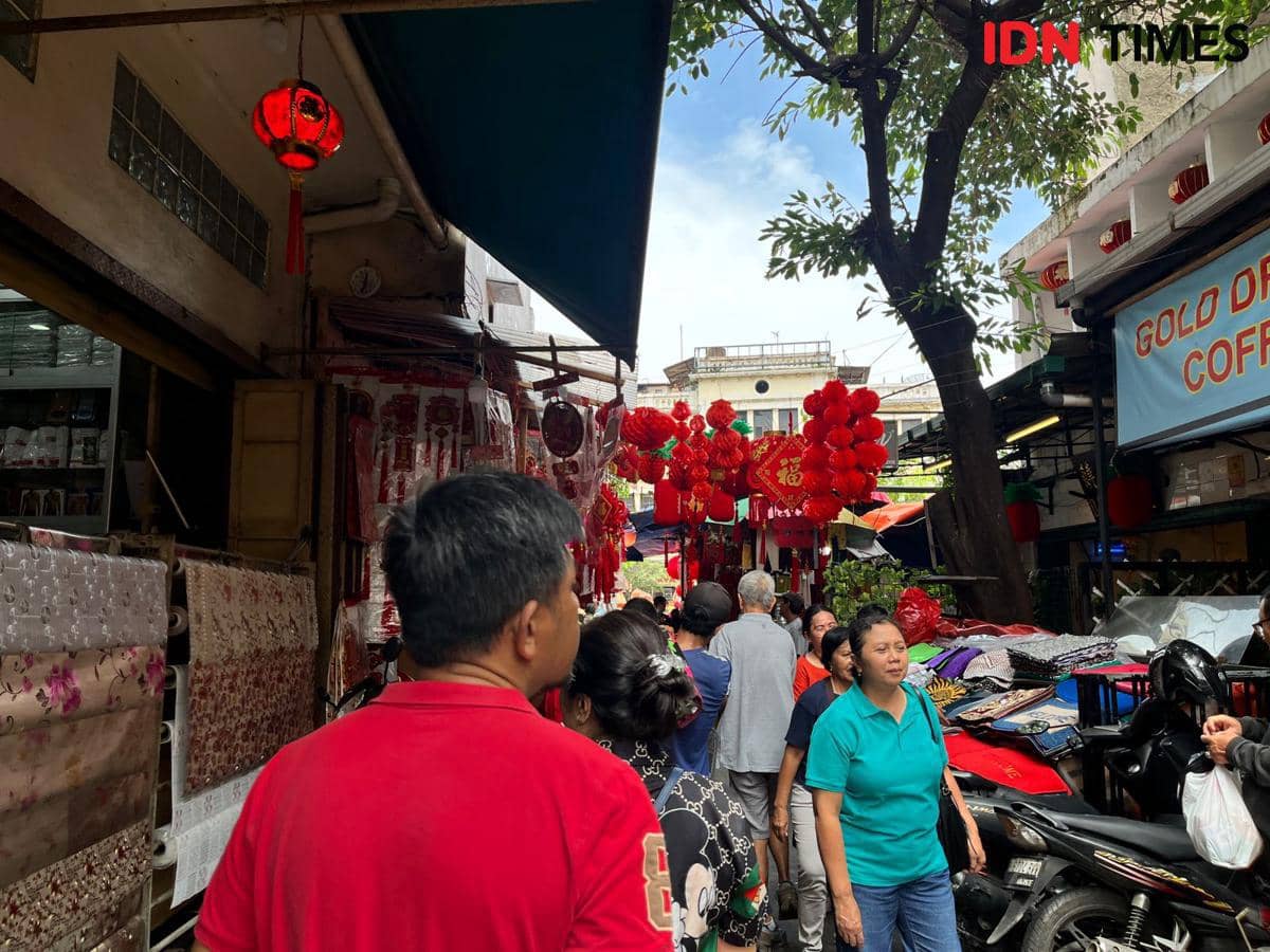 Kawasan Chinatown Glodok yang dipadati pengunjung sepekan menjelang imlek.