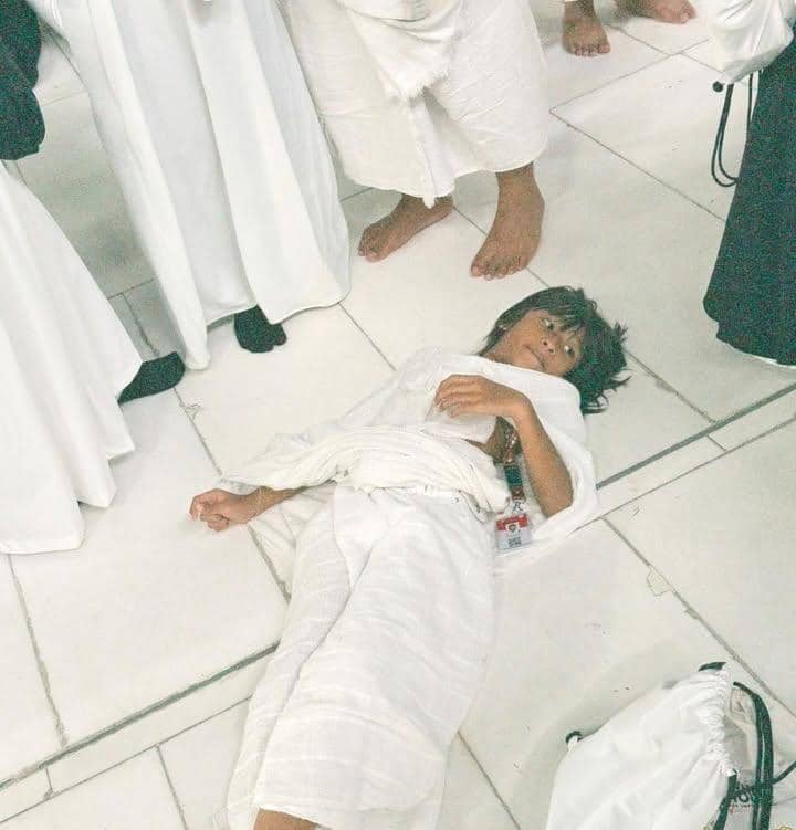 potret keluarga Praz Teguh umrah bersama tim Tuah Kreasi