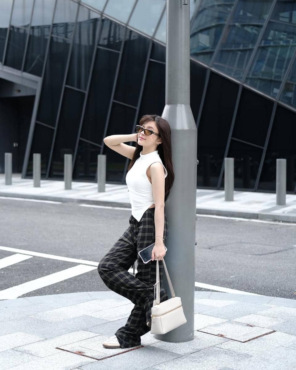 ide padu padan sneakers ala Eca Aura 