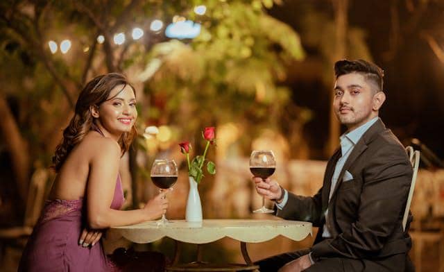 Ilustrasi dinner bareng pasangan