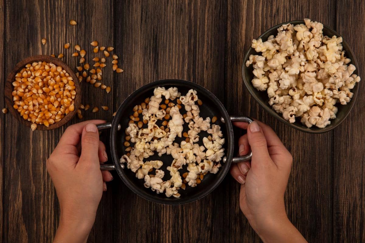 ilustrasi popcorn yang dibuat dengan meotde air-popped