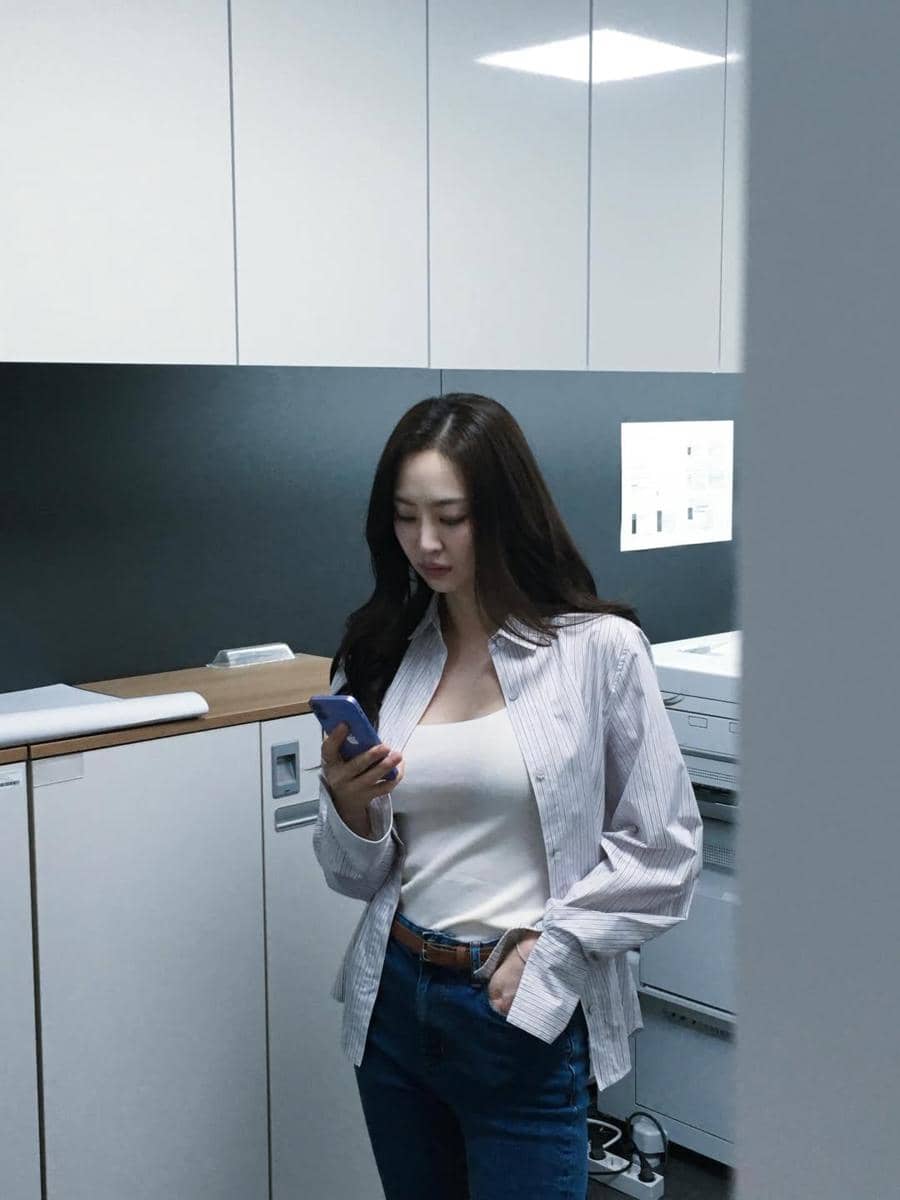 inspirasi outfit ala Kim Da Som