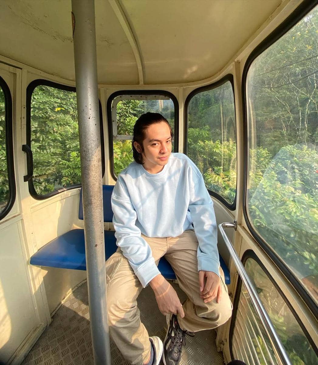 Mix and Match Outfit Pastel ala Angga Yunanda