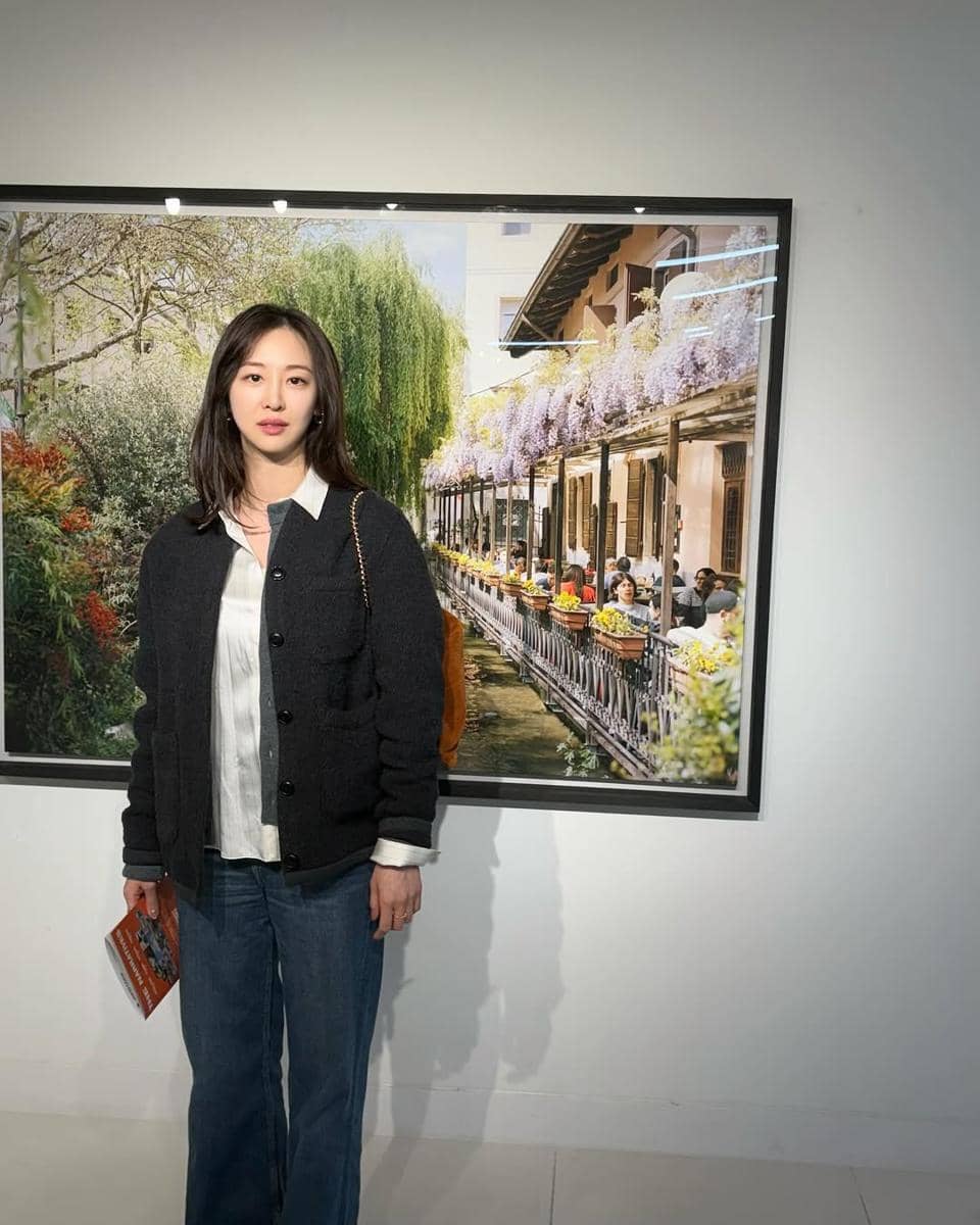 inspirasi gaya ala Kim Da Som 