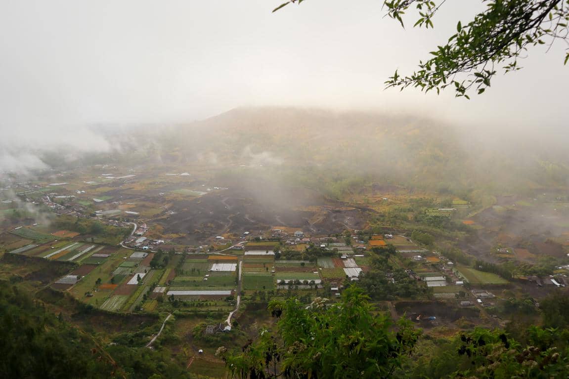 pemandangan atas bukit Desa Pinggan 