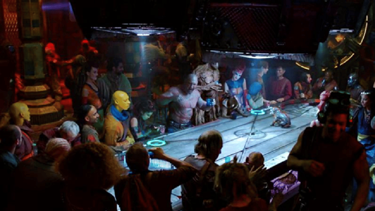 Alien dari segala jenis spesies berinteraksi di bar intergalactic.