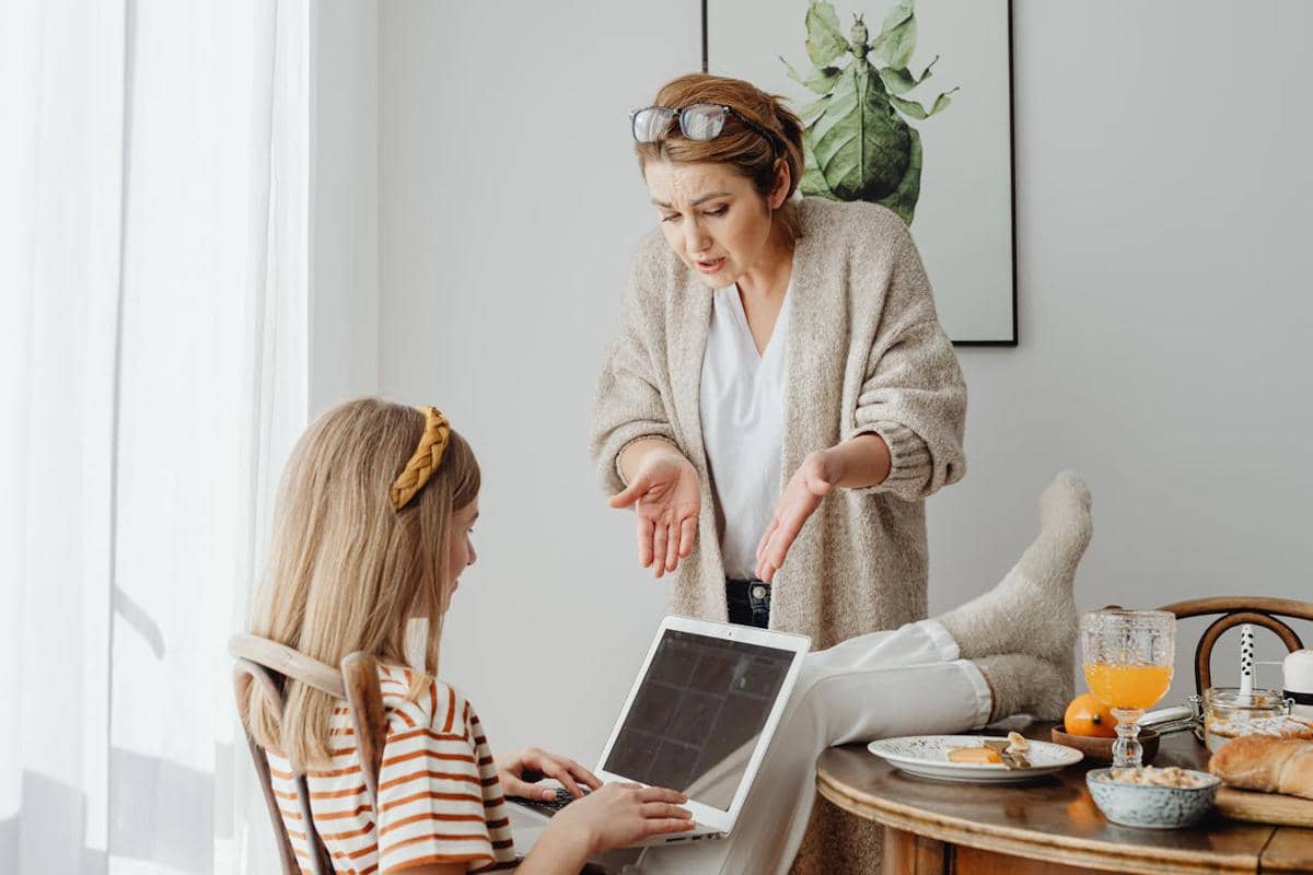 ilustrasi menegur anak