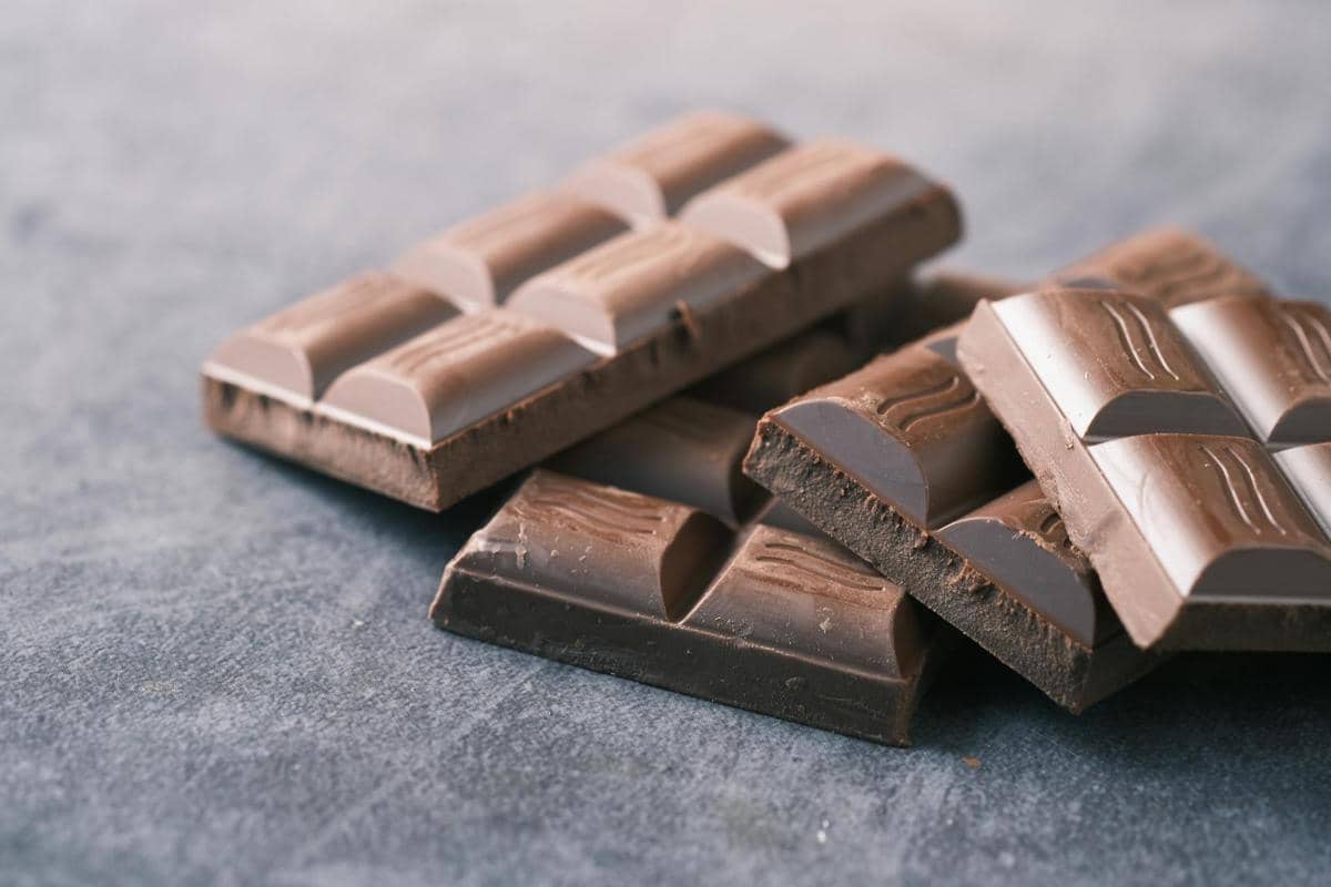 Cokelat Keluar Bercak Putih, Amankah Dikonsumsi?