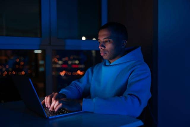 ilustrasi pria produktif 