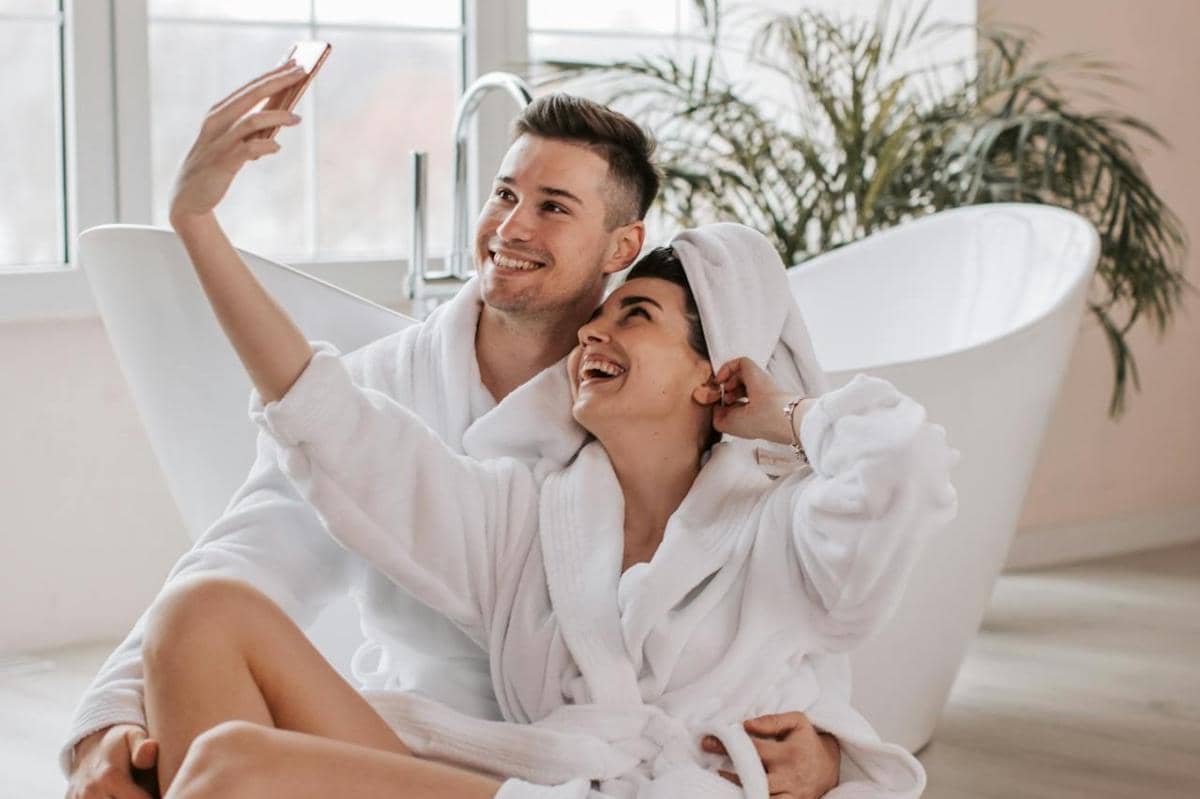 ilustrasi relaksasi bersama pasangan