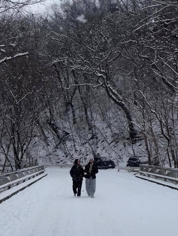Ersa Mayori dan buah hati main salju di Kota Karuizawa