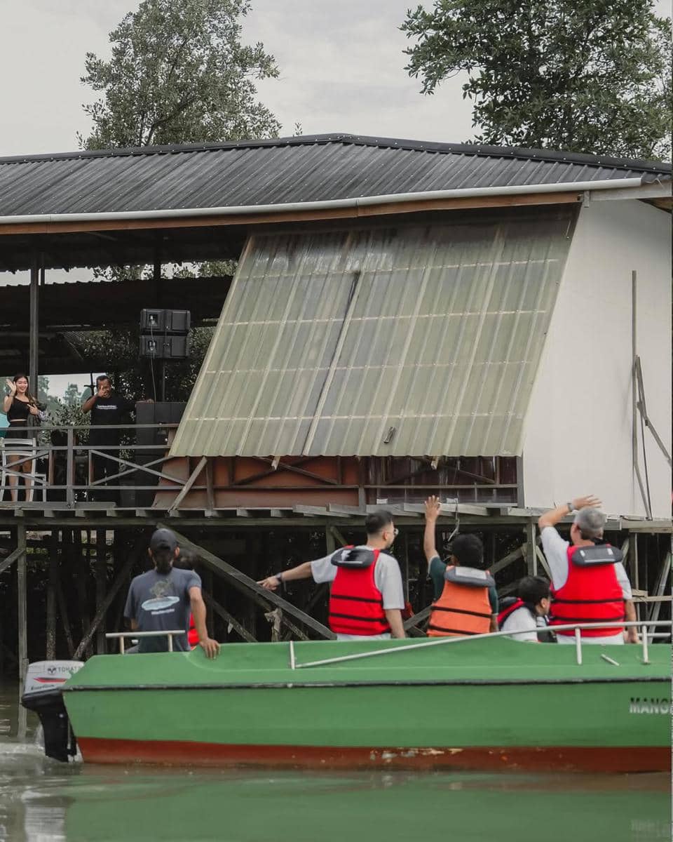 Gading Marten dan sahabat ke hutan mangrove di Balikpapan