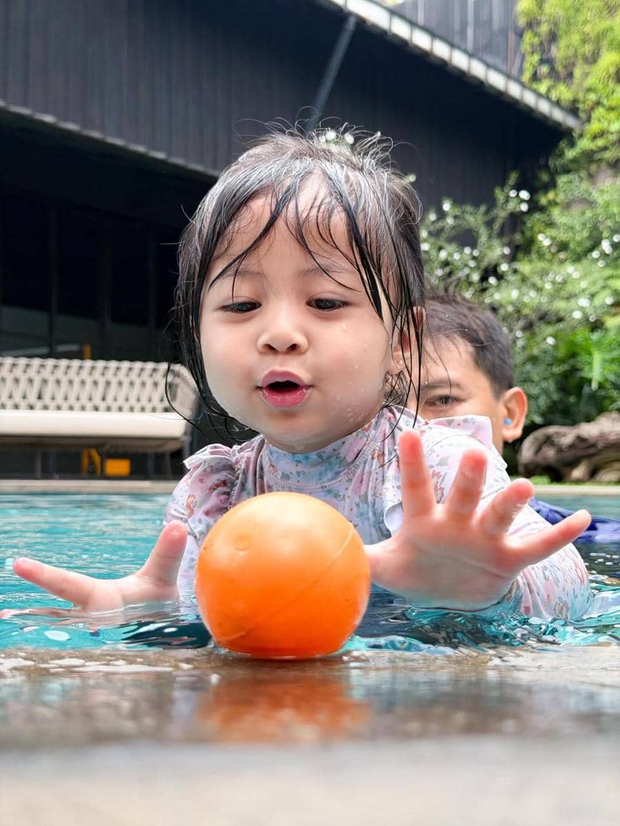 Ranaima saat berenang.