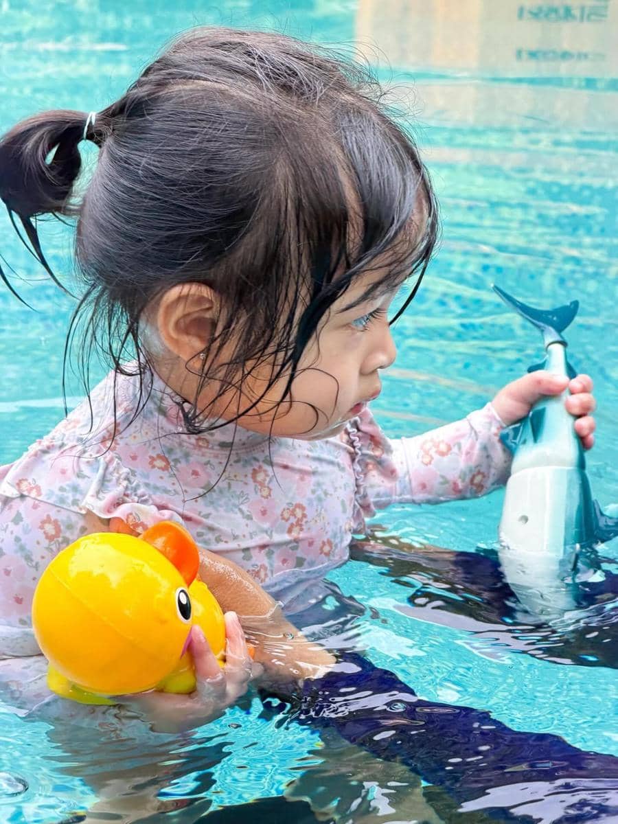 Ranaima saat berenang.