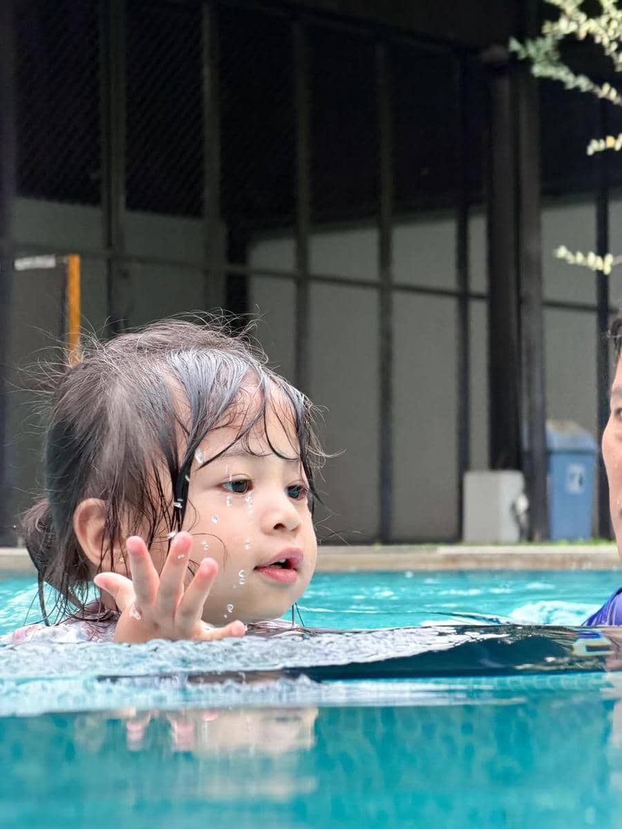 Ranaima saat berenang.