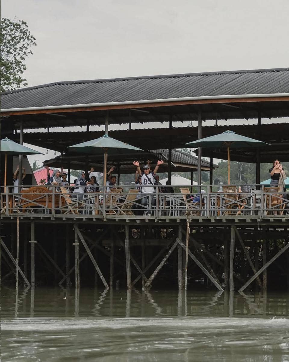 Gading Marten dan sahabat ke hutan mangrove di Balikpapan