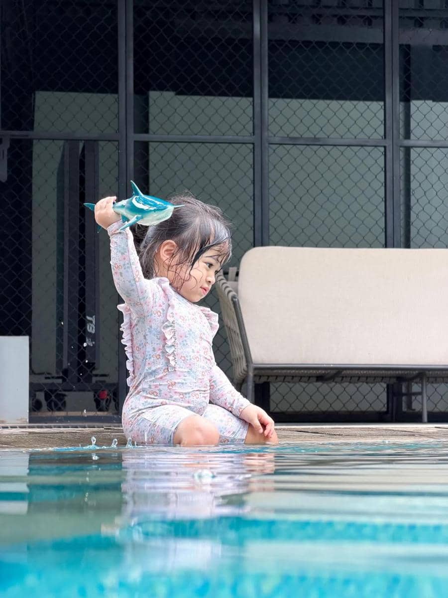 Ranaima saat berenang.