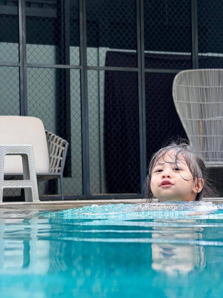 Ranaima saat berenang.