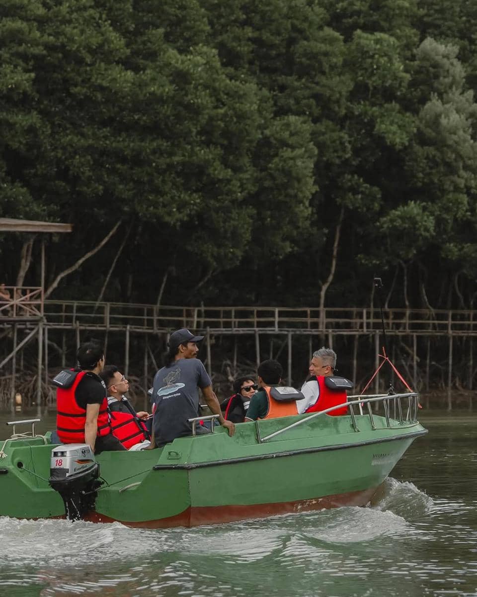Gading Marten dan sahabat ke hutan mangrove di Balikpapan