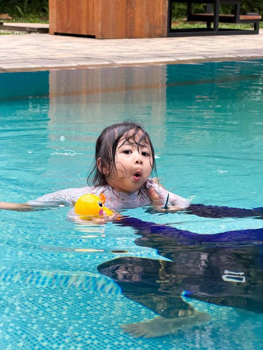 Ranaima saat berenang.