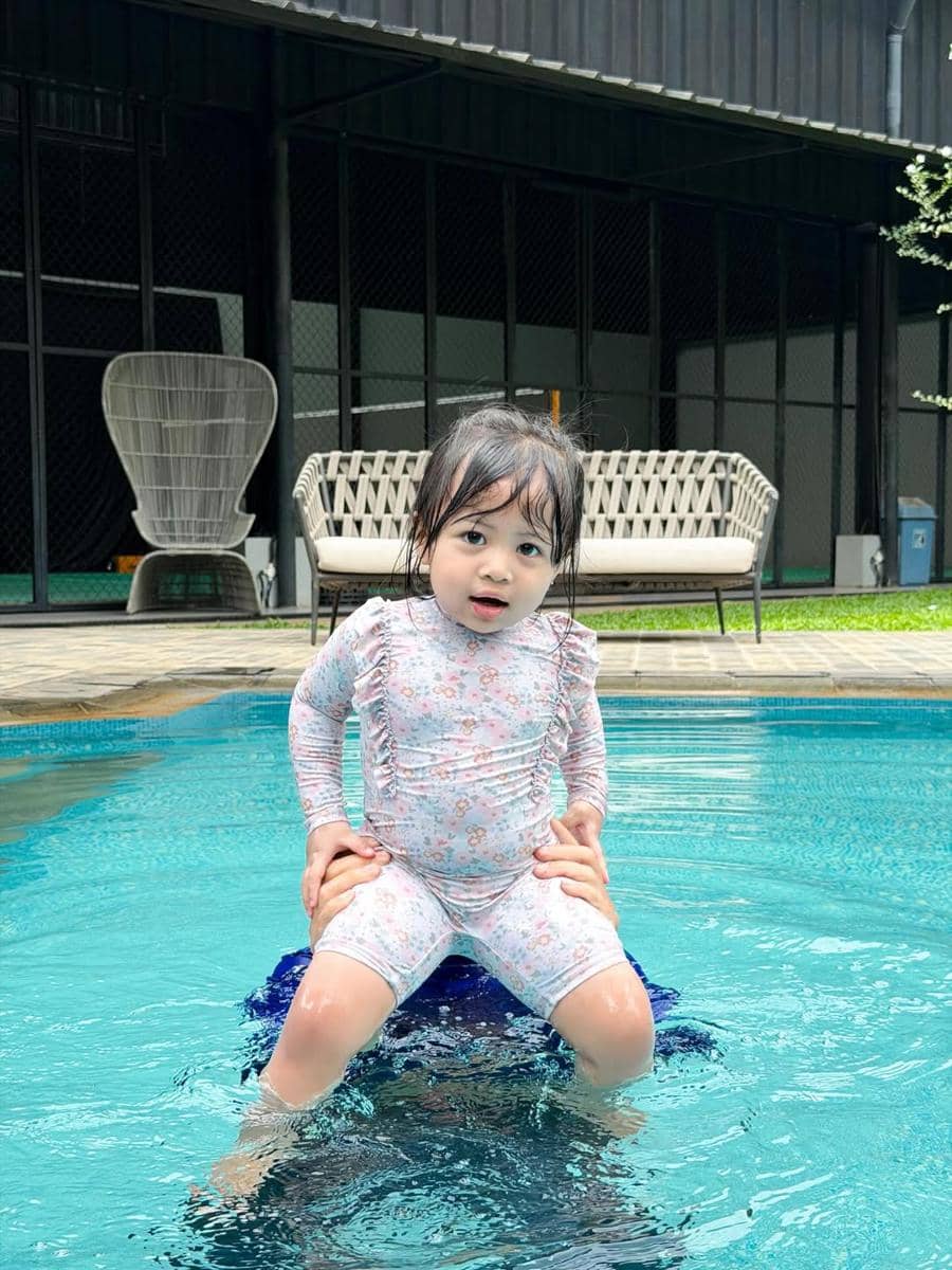 Ranaima saat berenang.