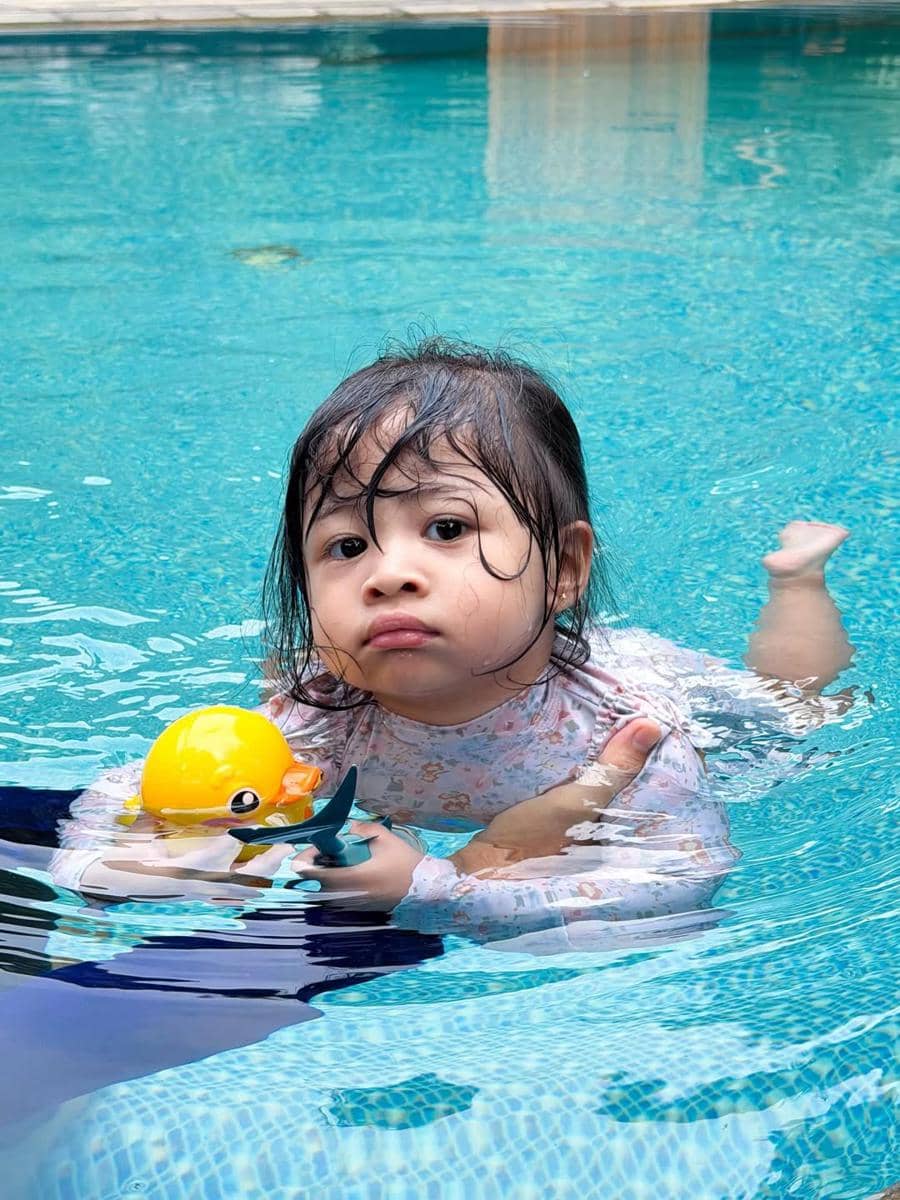 Ranaima saat berenang.