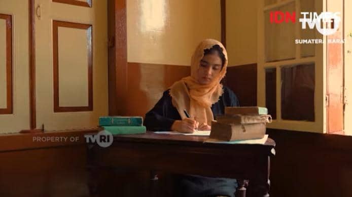 ilustrasi Roehana Koeddoes yang menulis sekaligus membangun media