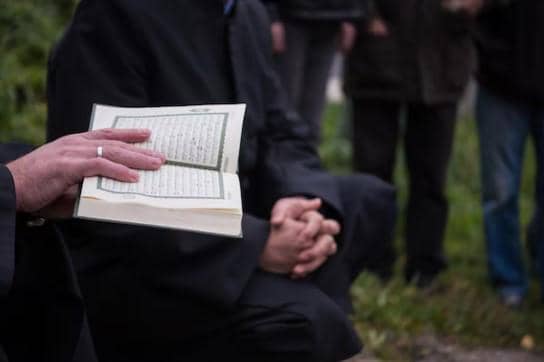 ilustrasi menguatkan ikatan keluarga yang ditinggalkan