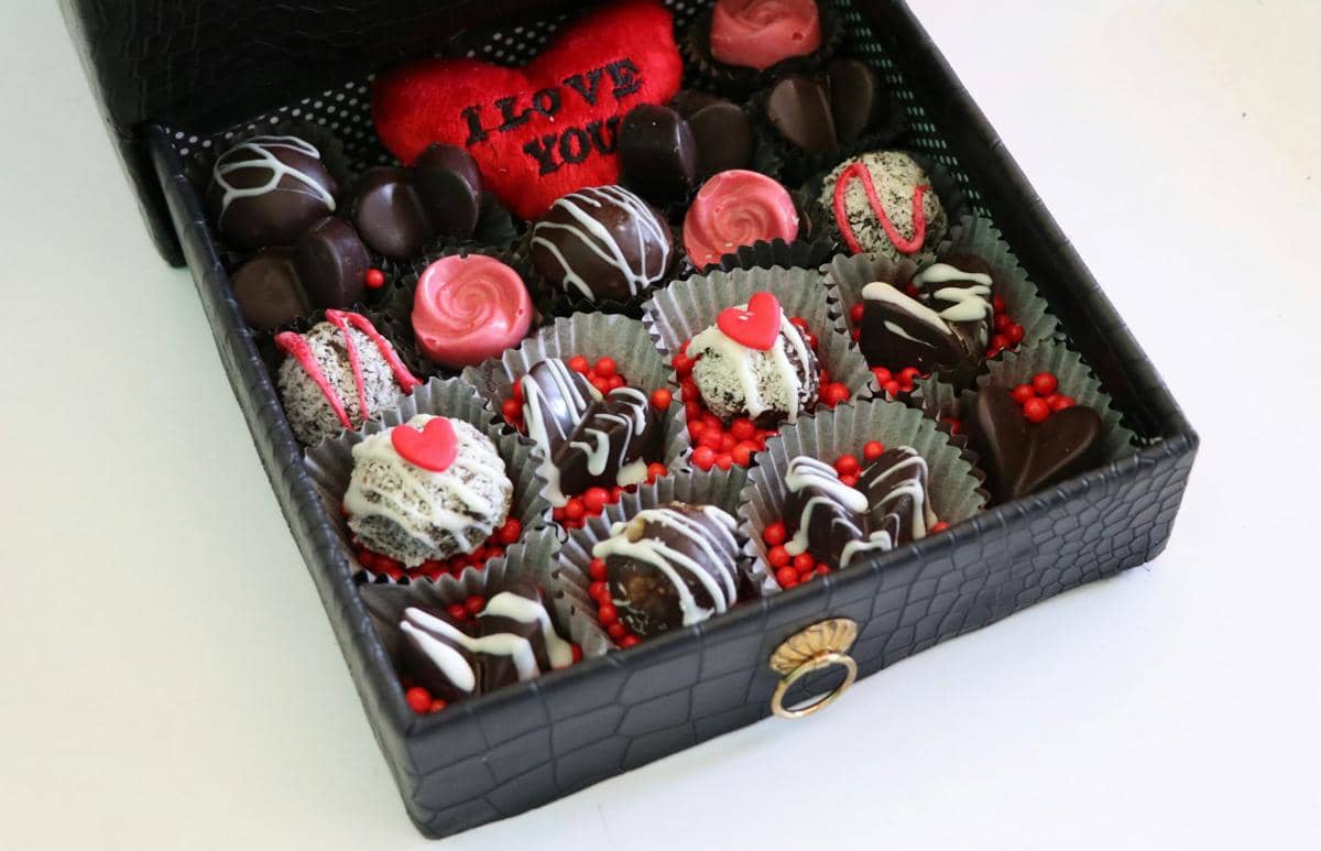 ilustrasi cokelat sebagai hadiah Valentine