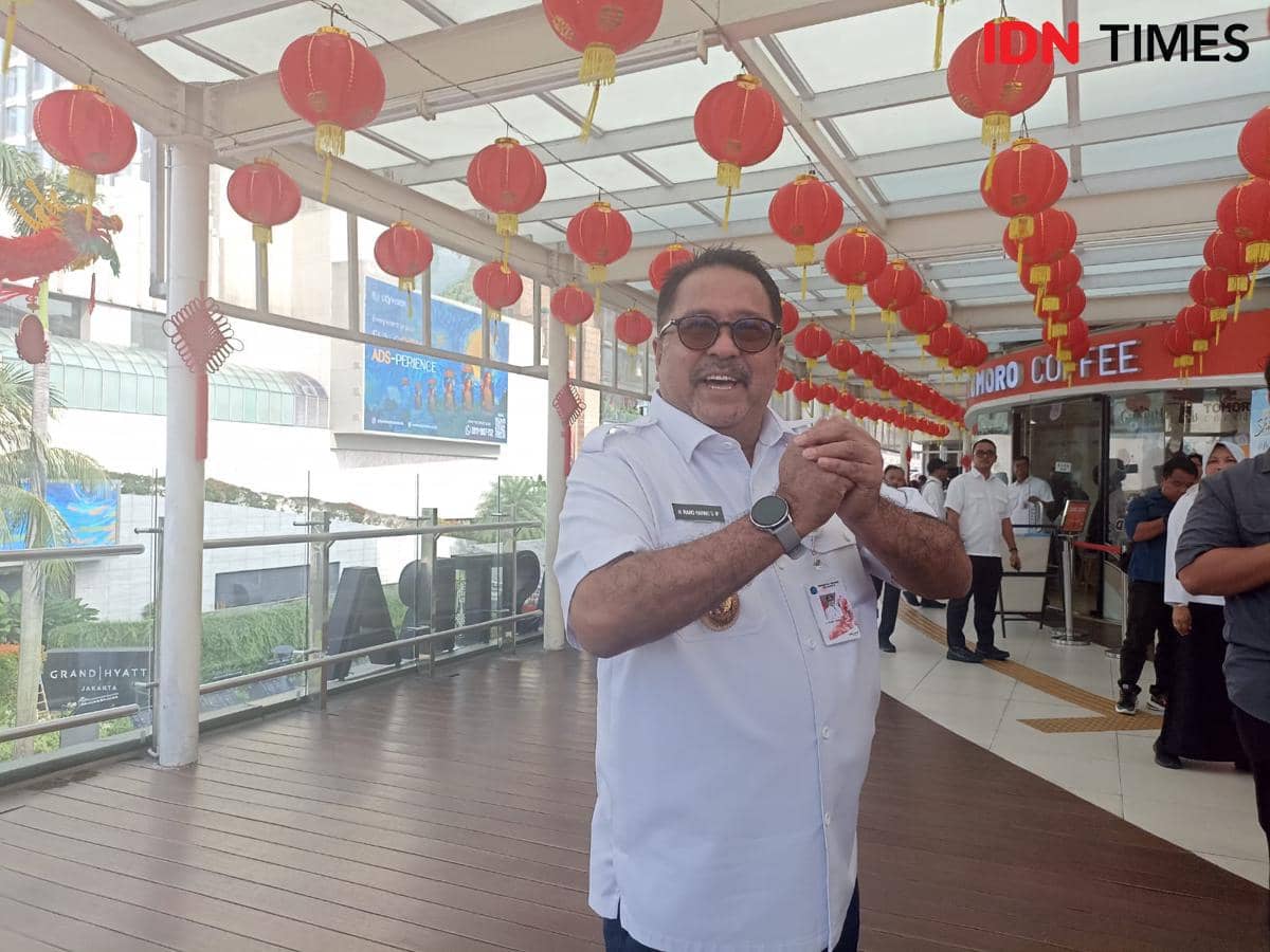 Wakil Gubernur DKI Jakarta Rano Karno mengecek kesiapan Hari Imlek di Bundaran HI.