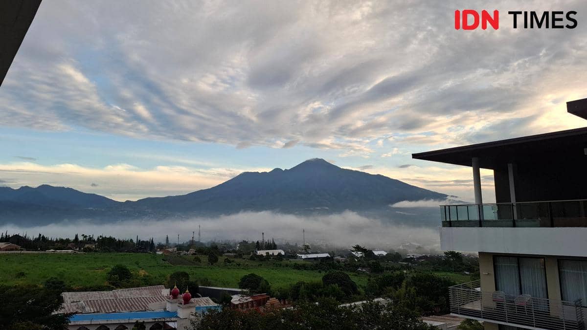 Pemandangan kota Batu dari Golden Tulip Hollan Resort Hotel  