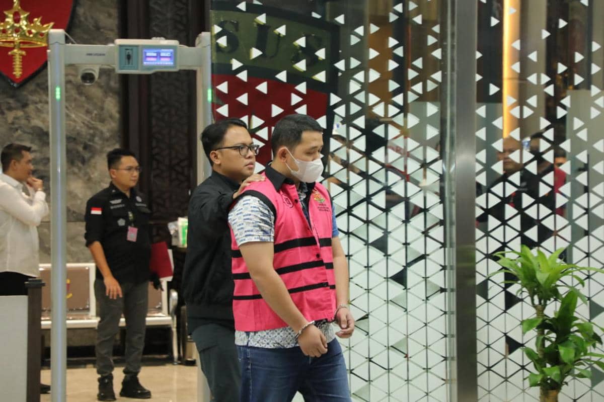 Tersangka kasus dugaan korupsi ekspor limbah minyak sawit alias POME 2022-2024 