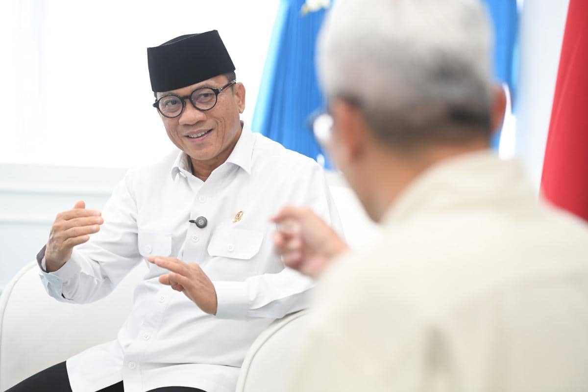 Mendes PDT Yandri Susanto bicara peluang Kopdes Merah Putih bidik peluang usaha genteng.