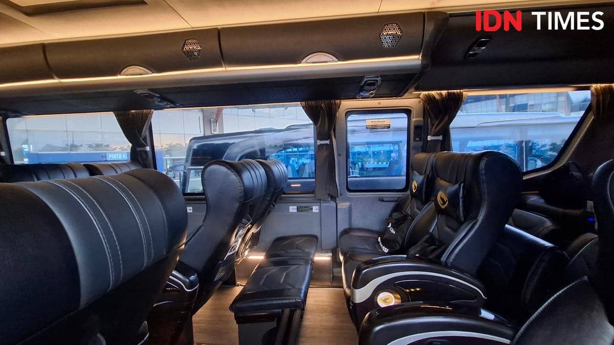 Potret Cititrans Busline kelas Super Executive 