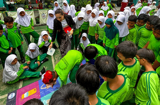 Komunitas Guna Ulang Aja (GUA) membawa program edukasi lingkungan berbasis metode 3R pada siswa SD Negeri Bambu Apus 02 Pamulang, Tangerang Selatan. 
