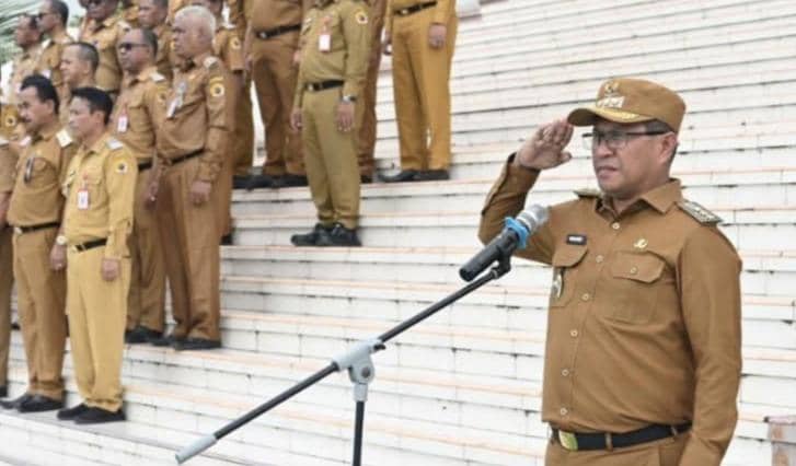 Bupati Kupang Yosef Lede memimpin apel kekuatan. 
