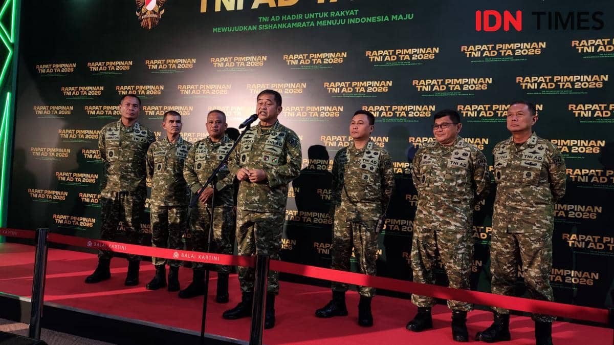 Kepala Staf TNI Angkatan Darat (KSAD), Jenderal TNI Maruli Simanjuntak dalam jumpa pers usai menggelar Rapat Pimpinan