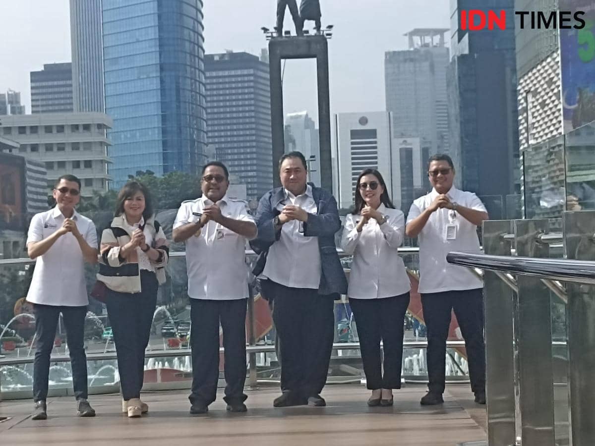 Wakil Gubernur DKI Jakarta Rano Karno mengecek kesiapan Hari Imlek di Bundaran HI.