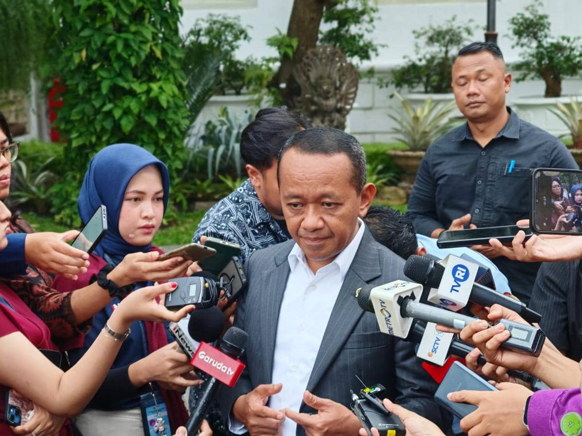 Bahas Harga BBM Nonsubsidi, Bahlil Ajak Pertamina dan Operator SPBU Sw