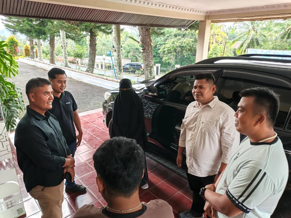 Densus 88 Anti Teror menyerahkan mantan Napiter kepada keluarga